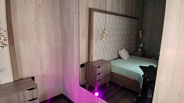 Anya Volker online show from March 12, 2026, 12:33 pm