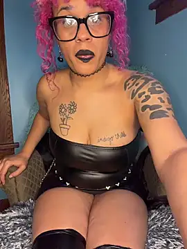 Snapshot of VelvetVixen_735 chatting on May 24, 2026, 11:54 pm VelvetVixen 735 online show from May 24, 2026, 11:54 pm