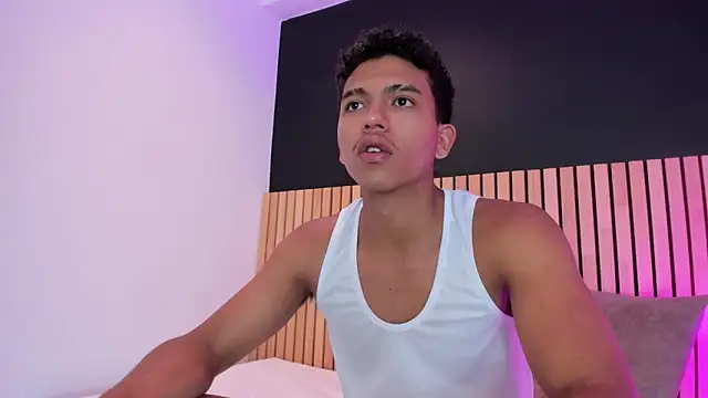 jhoystrong  online show from March 6, 2026, 7:32 pm