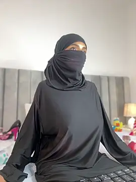 aminaa  online show from March 16, 2026, 6:34 pm