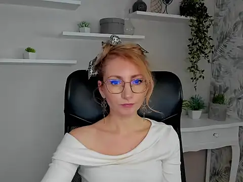 CinderellaMoon online show from February 20, 2026, 6:26 am