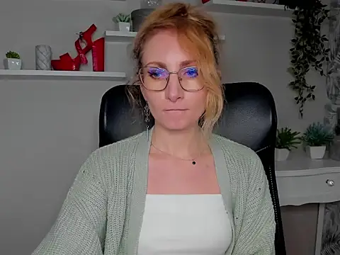 CinderellaMoon online show from March 10, 2026, 6:18 am