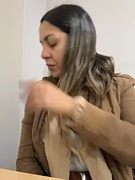 leona-david online show from April 28, 2026, 12:10 pm