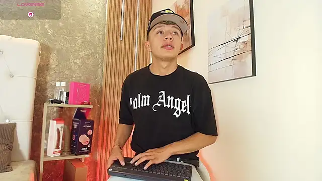 Dark Nico online show from May 1, 2026, 4:17 am