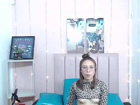 casandraroberthrs707 online show from February 26, 2026, 8:19 pm