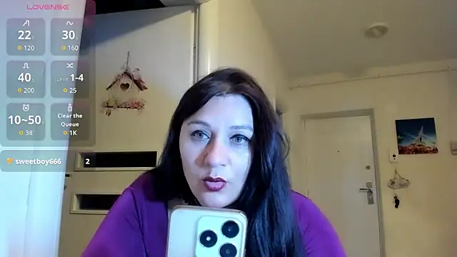 EVELYNA88 online show from May 3, 2026, 7:42 pm