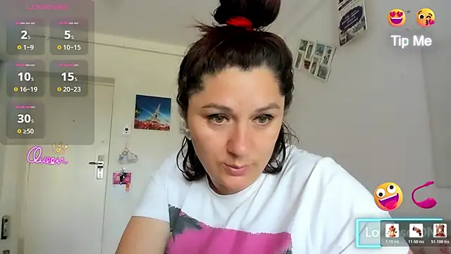 Snapshot of EVELYNA88 chatting on July 15, 2026, 11:15 am EVELYNA88 online show from July 15, 2026, 11:15 am