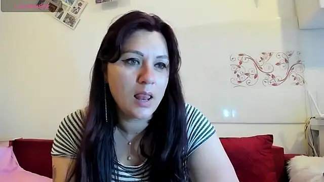 Snapshot of EVELYNA88 chatting on July 24, 2026, 10:35 am EVELYNA88 online show from July 24, 2026, 10:35 am