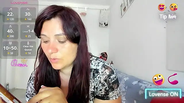 Snapshot of EVELYNA88 chatting on August 7, 2026, 1:24 pm EVELYNA88 online show from August 7, 2026, 1:24 pm