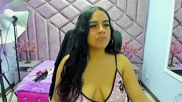 Scarlett Moom online show from June 21, 2026, 2:25 am