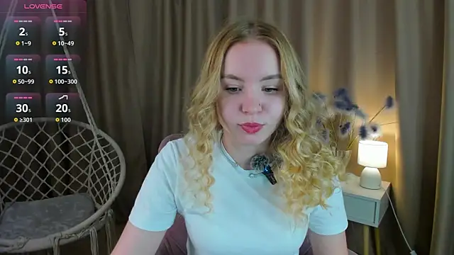 Snapshot of Linda__Bloom chatting on June 22, 2026, 12:35 am Linda Bloom online show from June 22, 2026, 12:35 am