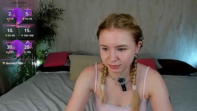 Snapshot of Linda__Bloom chatting on July 2, 2026, 3:23 am Linda Bloom online show from July 2, 2026, 3:23 am