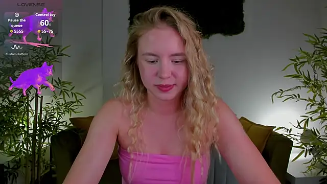 Snapshot of Linda__Bloom chatting on July 26, 2026, 12:41 am Linda Bloom online show from July 26, 2026, 12:41 am