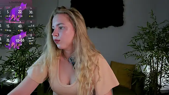 Snapshot of Linda__Bloom chatting on August 2, 2026, 12:31 am Linda Bloom online show from August 2, 2026, 12:31 am