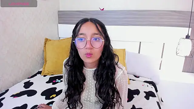 Emilyblussh online show from March 11, 2026, 6:36 pm