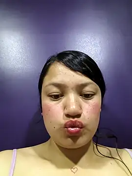 Snapshot of Bloom_Dahlia chatting on May 12, 2026, 4:20 am Bloom Dahlia online show from May 12, 2026, 4:20 am