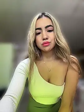 bellabarbiex online show from May 4, 2026, 2:46 pm