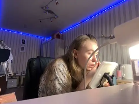 melissashineee online show from March 12, 2026, 7:47 am