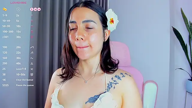 sara ospina22 online show from April 18, 2026, 1:15 pm