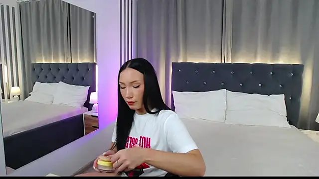 Snapshot of VikkyVonn chatting on July 29, 2026, 10:35 am VikkyVonn online show from July 29, 2026, 10:35 am