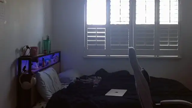 yourmila1 online show from February 27, 2026, 11:16 pm