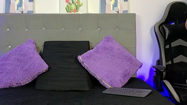 Snapshot of Ivy_Heat chatting on June 24, 2026, 1:37 am Ivy Heat online show from June 24, 2026, 1:37 am