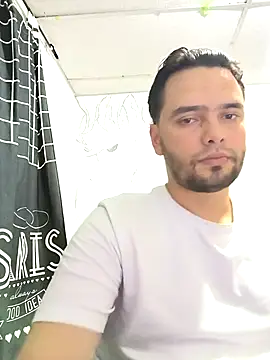 Snapshot of angel_leon01 chatting on February 17, 2026, 5:04 am angel leon01 online show from February 17, 2026, 5:04 am