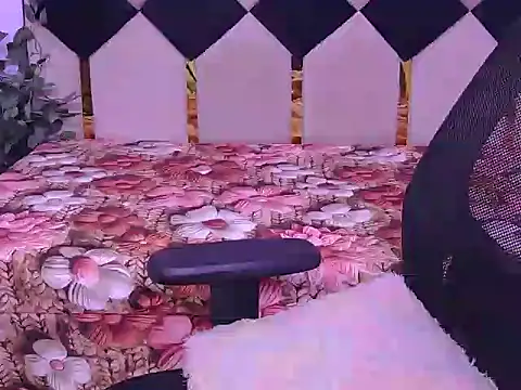 Snapshot of its-taniya chatting on July 1, 2026, 3:52 am its-taniya online show from July 1, 2026, 3:52 am