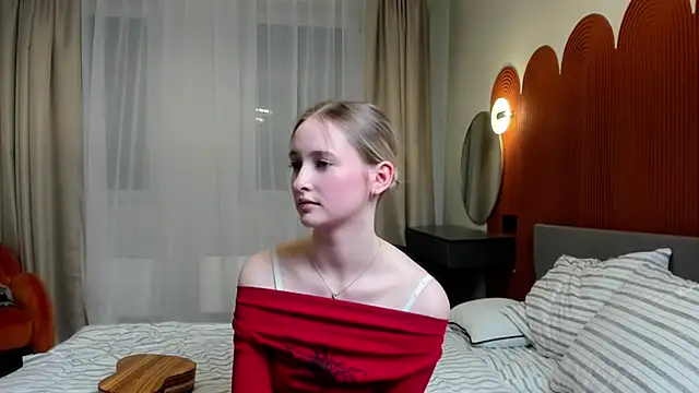 TraceeRebollar online show from March 10, 2026, 3:17 pm