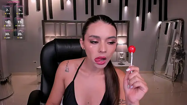 Snapshot of JulietteMoreau chatting on July 5, 2026, 11:23 pm JulietteMoreau online show from July 5, 2026, 11:23 pm