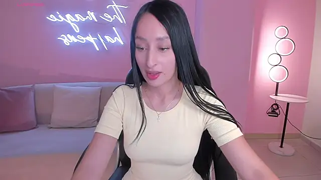 Snapshot of AmaraDivine chatting on May 17, 2026, 11:34 pm AmaraDivine online show from May 17, 2026, 11:34 pm
