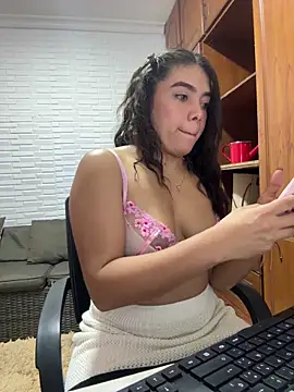 Snapshot of Luna_rousse26 chatting on May 26, 2026, 1:40 pm Luna rousse26 online show from May 26, 2026, 1:40 pm