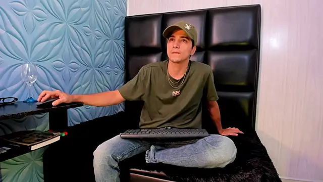 bad boy cum  online show from February 22, 2026, 4:13 am