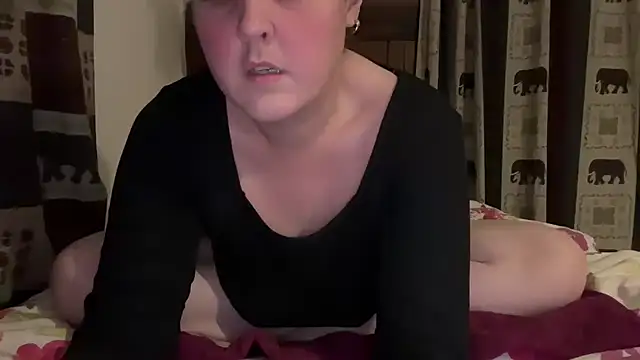 Ewelinababy online show from February 25, 2026, 9:57 pm