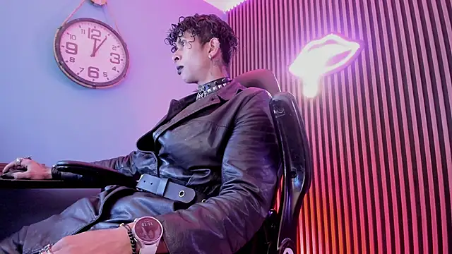 Maximoking26 online show from February 19, 2026, 4:19 am