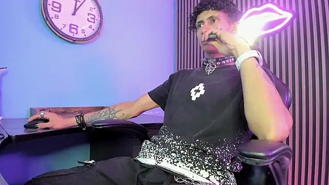 Maximoking26 online show from March 1, 2026, 4:14 am