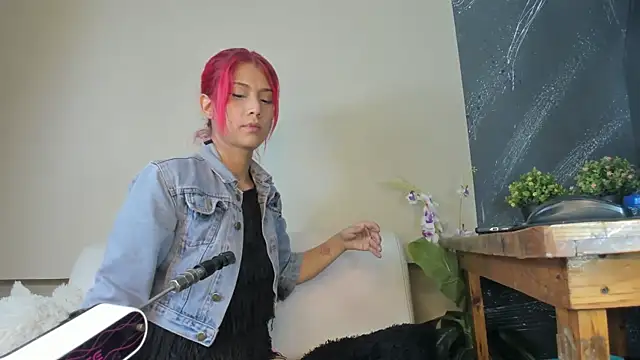 Snapshot of Jasmine_Starr_ chatting on June 11, 2026, 12:19 am Jasmine Starr online show from June 11, 2026, 12:19 am