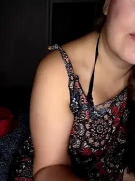 Snapshot of Miamorcurvyy chatting on May 3, 2026, 2:17 am Miamorcurvyy online show from May 3, 2026, 2:17 am