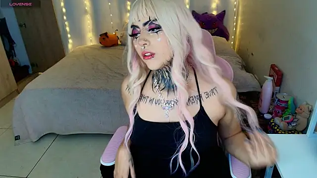 maliciaXpoison online show from April 30, 2026, 11:42 pm