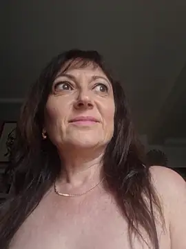 SaraGina online show from April 22, 2026, 8:28 am