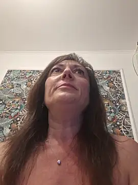 SaraGina online show from April 28, 2026, 9:20 pm