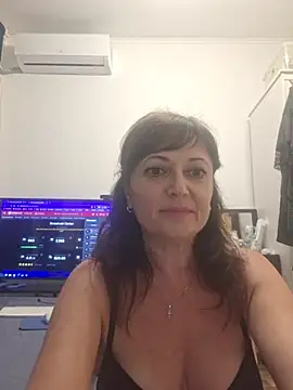 Snapshot of SaraGina chatting on June 14, 2026, 9:50 pm SaraGina online show from June 14, 2026, 9:50 pm