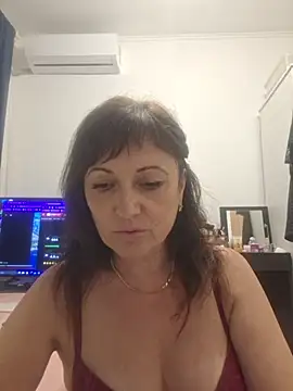 Snapshot of SaraGina chatting on July 8, 2026, 8:57 pm SaraGina online show from July 8, 2026, 8:57 pm