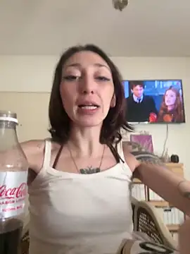 FrutillitaXX online show from February 15, 2026, 4:47 pm