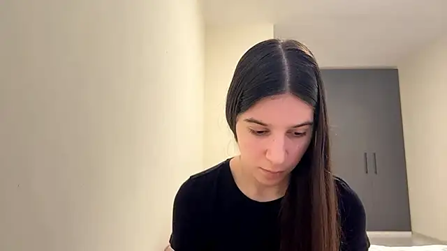 NiaWelchel online show from March 7, 2026, 12:13 pm