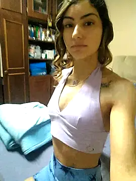 Larinhacat online show from February 20, 2026, 10:32 pm