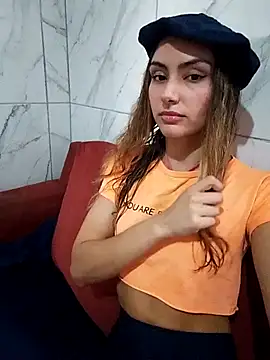 Larinhacat online show from March 3, 2026, 8:59 pm