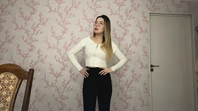 Snapshot of Elina_Mottel chatting on March 5, 2026, 9:16 am Elina Mottel online show from March 5, 2026, 9:16 am