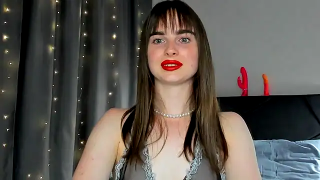 megann fox2 online show from June 15, 2026, 6:32 pm