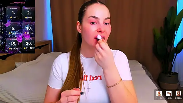 Maddy Wood  online show from March 15, 2026, 10:21 am